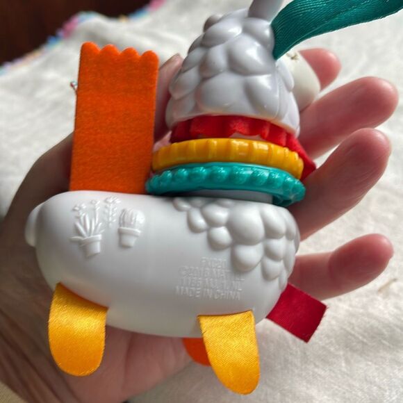 Fisher-Price Click Clack Liama take along toy sensory exploration - Picture 3 of 6